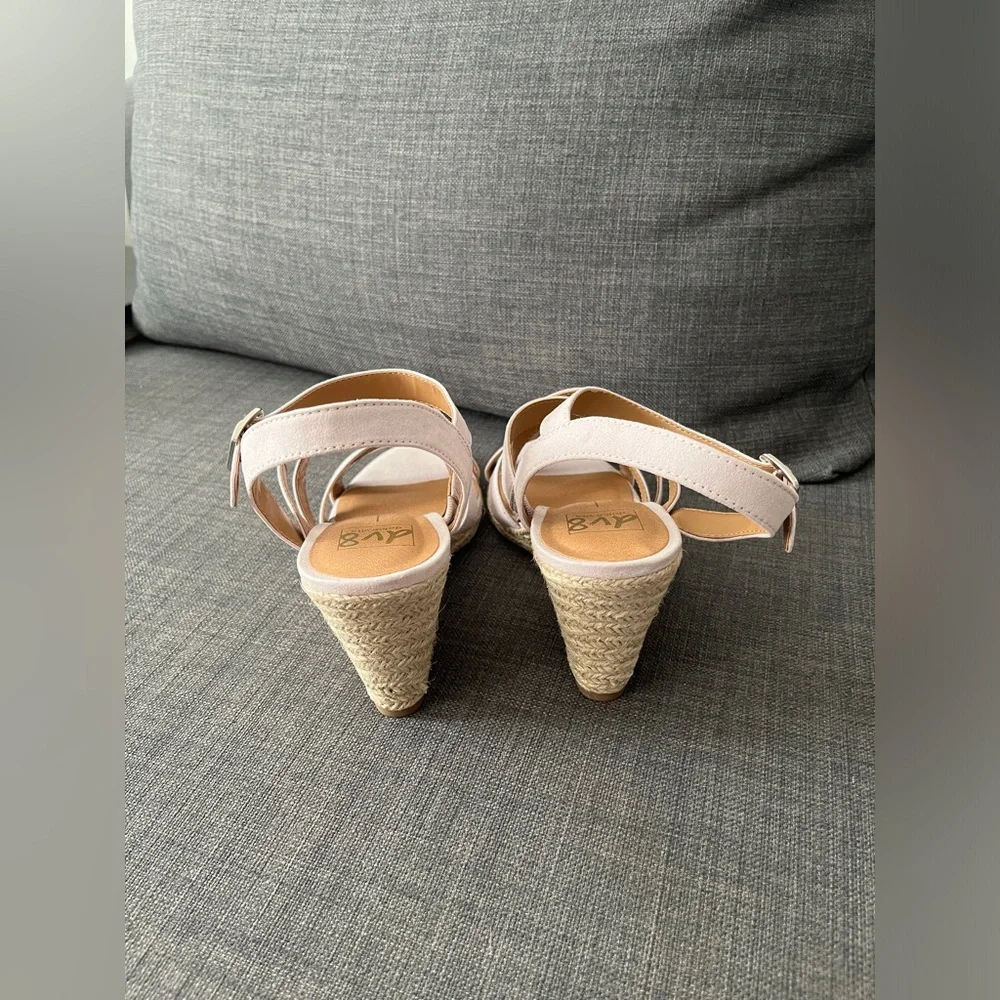 Dolce Vita Pale Lavender Plume wedge espadrilles size 9